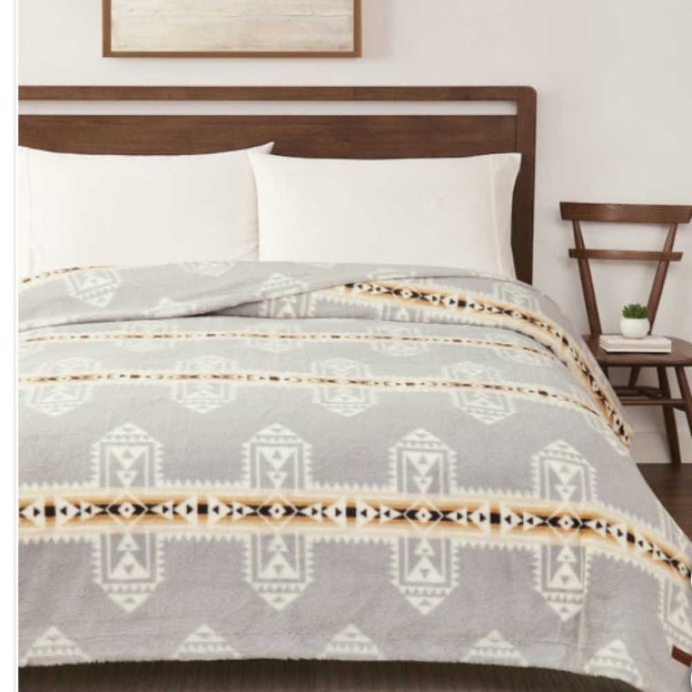 Pendleton Faux Fur Luxe Blanket
